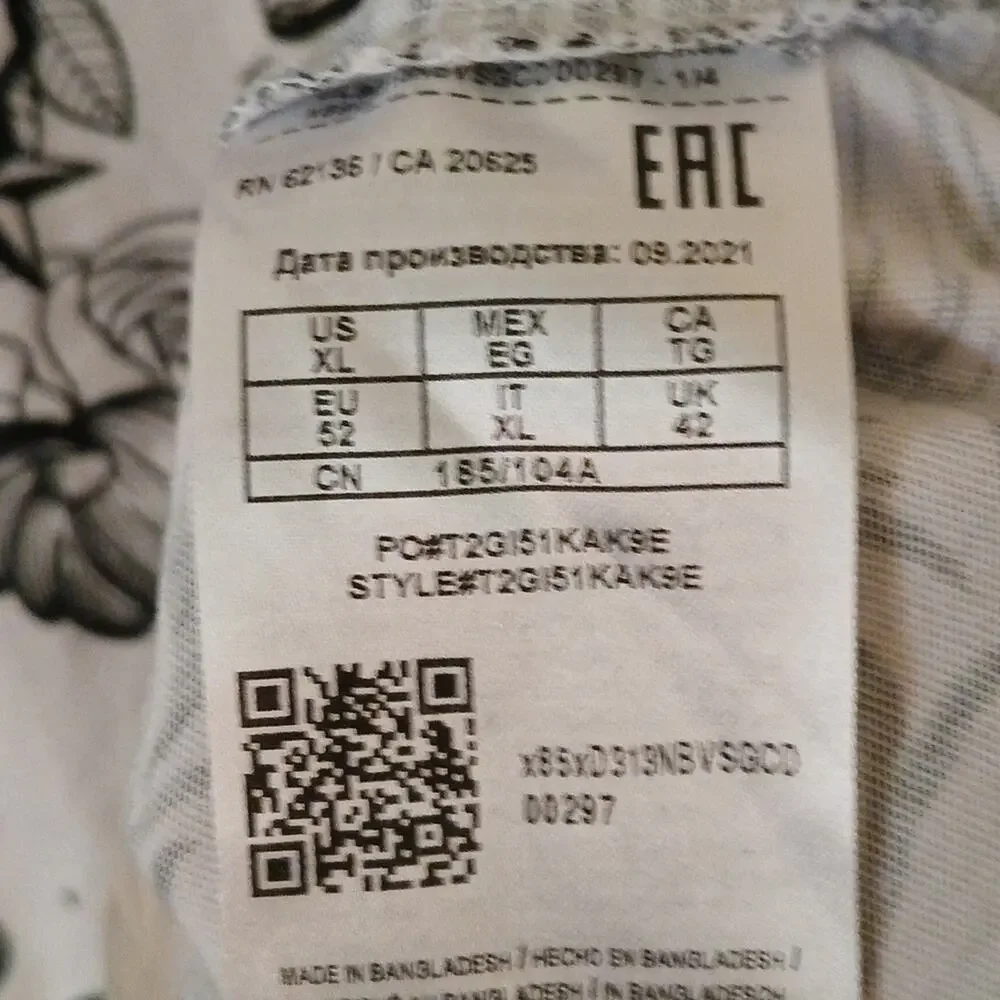 Guess black and white skull and roses short sleeve shirt all over print - Picture 5 of 5